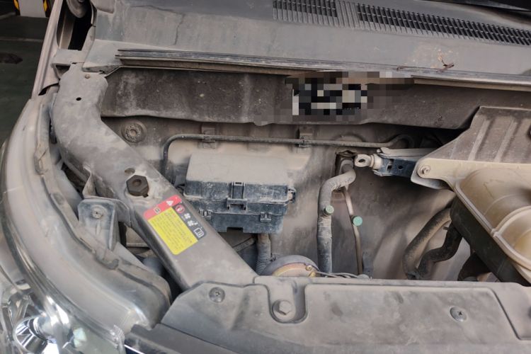 Used Wuling Zhengcheng 2015 1.8L Luxury Model LJ479QE2 Engine Bay Right