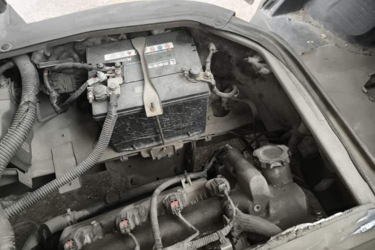 Used Wuling Zhengcheng 2015 1.5L Comfort L3C Engine Bay Right