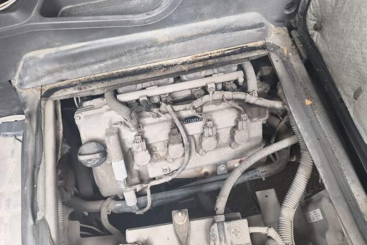 Used Wuling Zhengcheng 2015 1.5L Comfort L3C Engine Bay Right