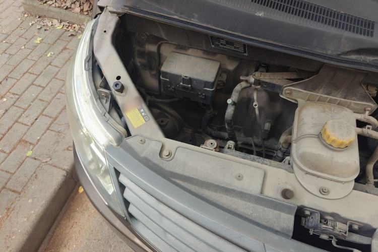 Used Wuling Zhengcheng 2015 1.8L Comfort Model LJ479QE2 Engine Bay Right