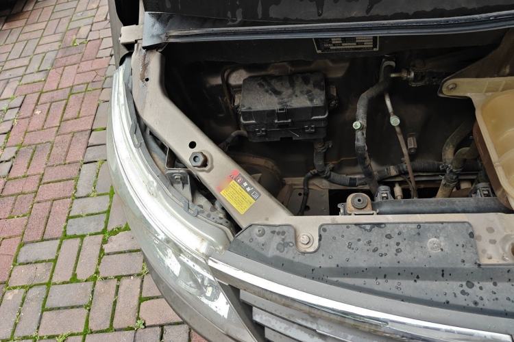 Used Wuling Zhengcheng 2015 1.8L Luxury Model LJ479QE2 Engine Bay Right