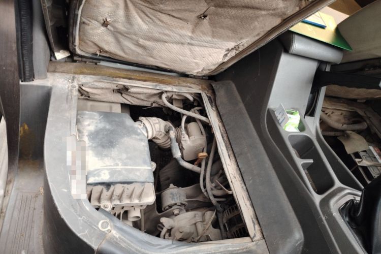 Used Wuling Zhengcheng 2015 1.5L Comfort L3C Engine Bay Right
