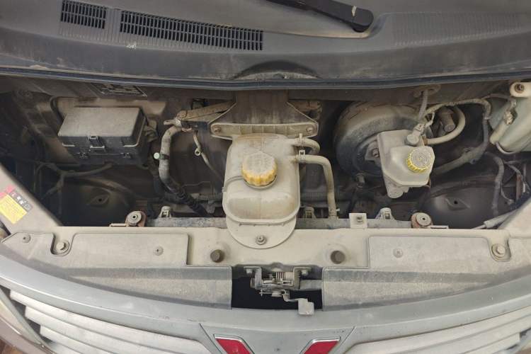 Used Wuling Zhengcheng 2015 1.8L Comfort Model LJ479QE2 Engine Bay