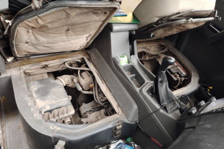 Used Wuling Zhengcheng 2015 1.5L Comfort L3C Engine Bay