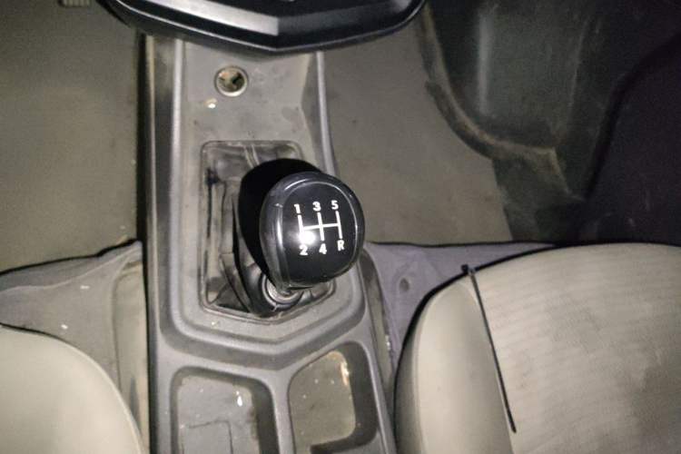 Used Wuling Zhengcheng 2015 1.8L Comfort Model LJ479QE2 Gear Lever