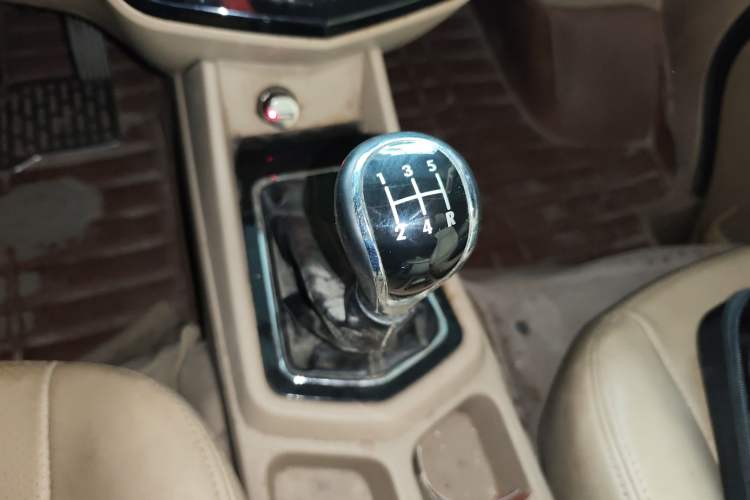 Used Wuling Zhengcheng 2015 1.8L Luxury Model LJ479QE2 Gear Lever