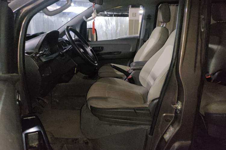 Used Wuling Zhengcheng 2015 1.8L Comfort Model LJ479QE2 Left Front Seat