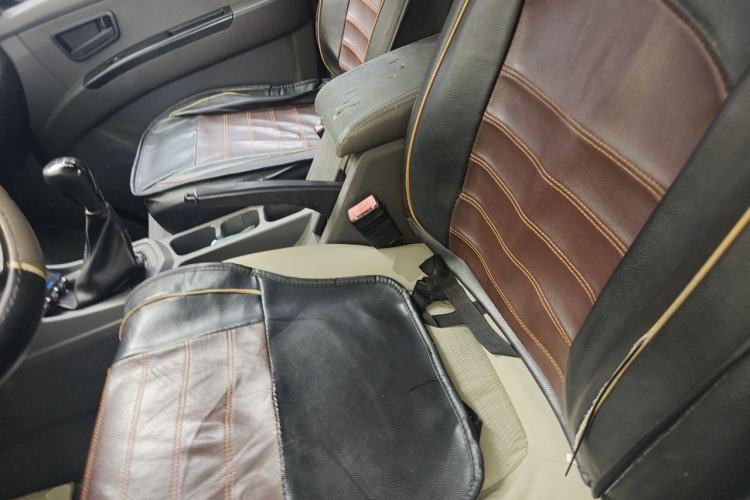 Used Wuling Zhengcheng 2015 1.8L Comfort Model LJ479QE2 Left Rear Seat