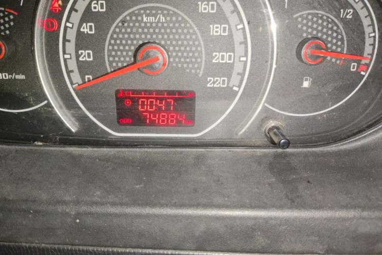 Used Wuling Zhengcheng 2015 1.8L Comfort Model LJ479QE2 Odometer Close Up