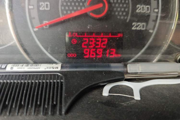 Used Wuling Zhengcheng 2015 1.5L Comfort L3C Odometer Close Up