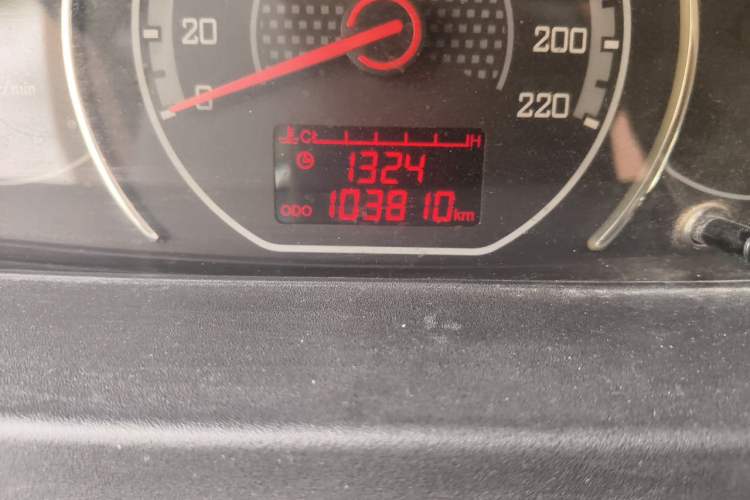 Used Wuling Zhengcheng 2015 1.5L Comfort L3C Odometer Close Up