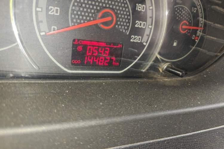 Used Wuling Zhengcheng 2015 1.8L Comfort Model LJ479QE2 Odometer Close Up