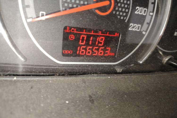 Used Wuling Zhengcheng 2015 1.5L Comfort L3C Odometer Close Up