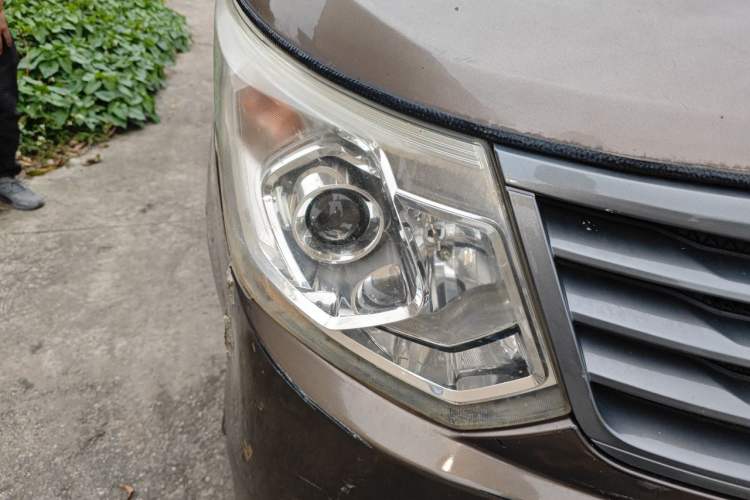 Used Wuling Zhengcheng 2015 1.8L Comfort Model LJ479QE2 Right Front Headlight