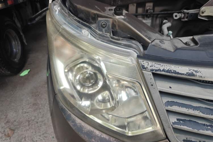 Used Wuling Zhengcheng 2015 1.5L Comfort L3C Right Front Headlight