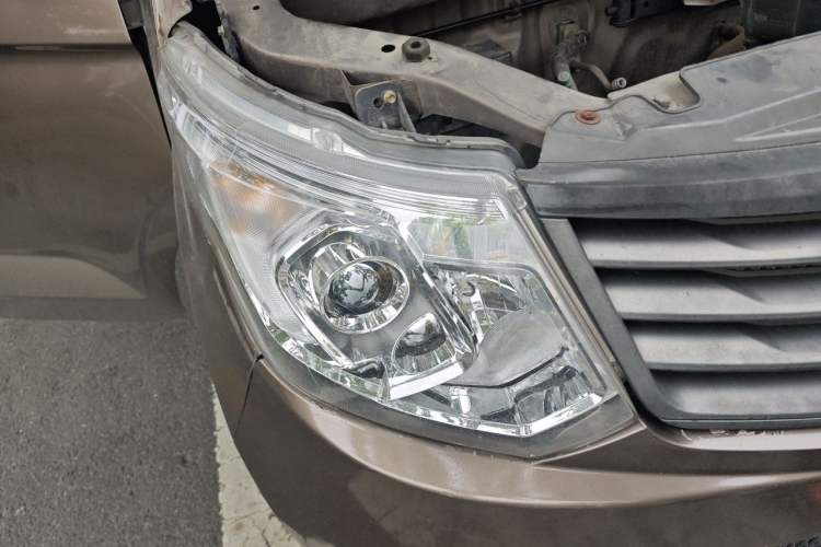 Used Wuling Zhengcheng 2015 1.5L Comfort L3C Right Front Headlight
