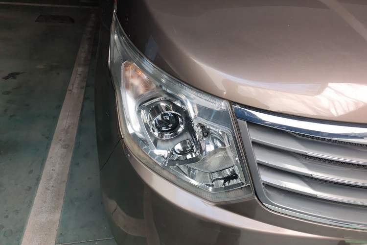 Used Wuling Zhengcheng 2015 1.8L Luxury Model LJ479QE2 Right Front Headlight