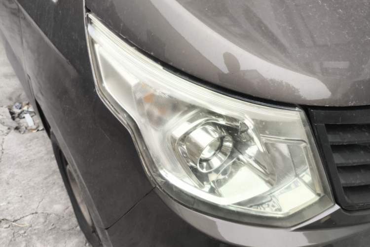 Used Wuling Zhengcheng 2015 1.5L Comfort L3C Right Front Headlight