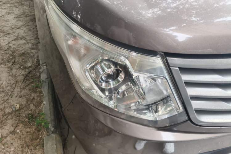 Used Wuling Zhengcheng 2015 1.5L Comfort L3C Right Front Headlight