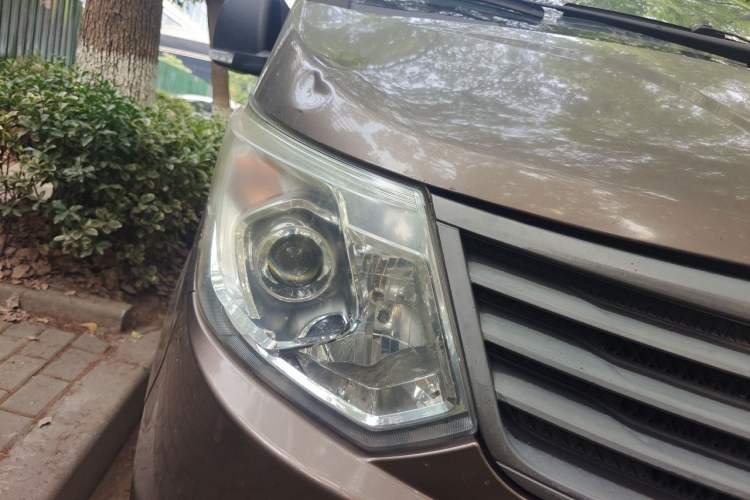 Used Wuling Zhengcheng 2015 1.8L Comfort Model LJ479QE2 Right Front Headlight