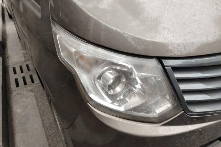 Used Wuling Zhengcheng 2015 1.5L Comfort L3C Right Front Headlight