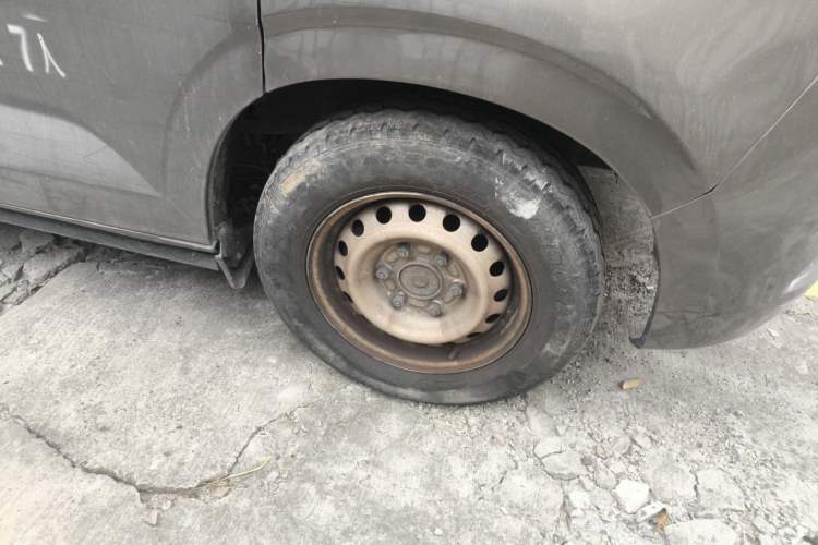 Used Wuling Zhengcheng 2015 1.5L Comfort L3C Right Front Wheel Hub