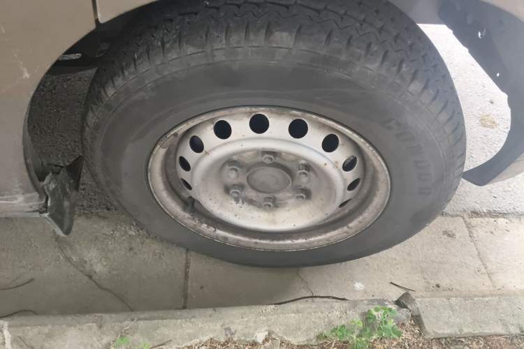 Used Wuling Zhengcheng 2015 1.5L Comfort L3C Right Front Wheel Hub