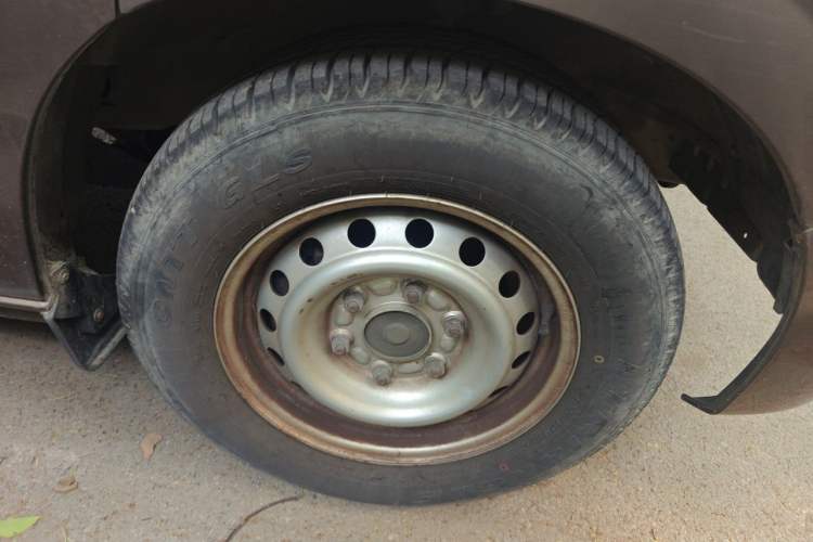 Used Wuling Zhengcheng 2015 1.8L Comfort Model LJ479QE2 Right Front Wheel Hub