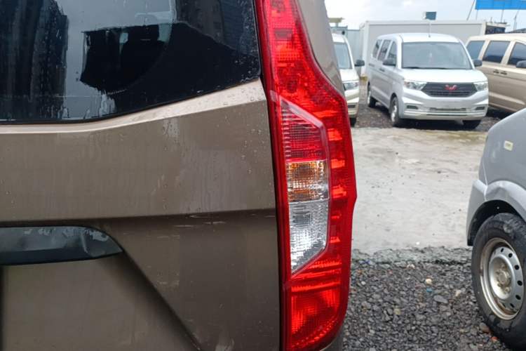 Used Wuling Zhengcheng 2015 1.5L Comfort L3C Right Rear Taillight