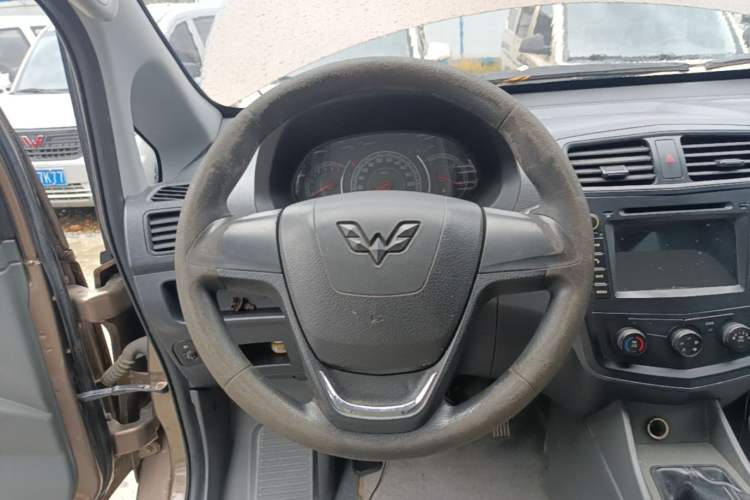 Used Wuling Zhengcheng 2015 1.5L Comfort L3C Steering Wheel