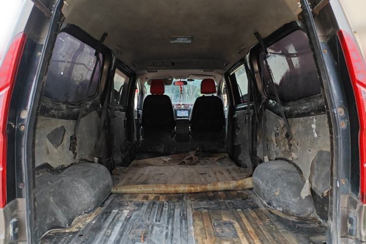 Used Wuling Zhengcheng 2015 1.8L Comfort Model LJ479QE2 Trunk