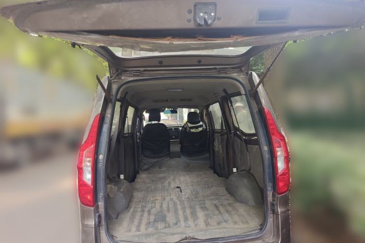 Used Wuling Zhengcheng 2015 1.8L Comfort Model LJ479QE2 Trunk