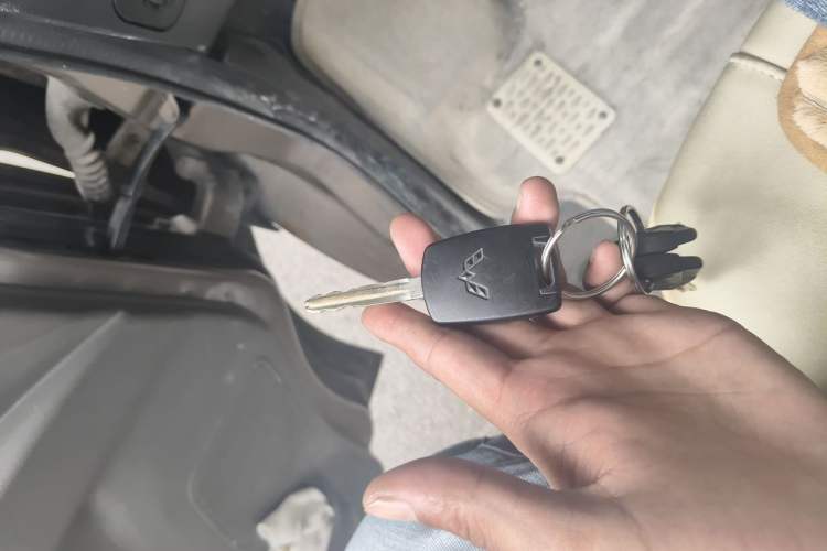 Used Wuling Zhengcheng 2015 1.5L Comfort L3C Vehicle Key