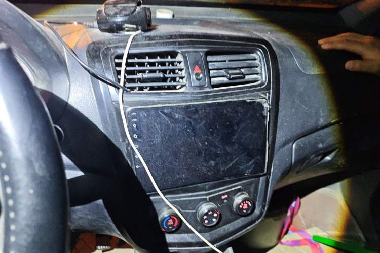 Used Wuling Zhengcheng 2015 1.5L Comfort L3C Audio And AC Panel