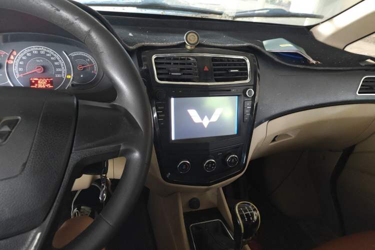 Used Wuling Zhengcheng 2015 1.8L Comfort Model LJ479QE2 Audio And AC Panel