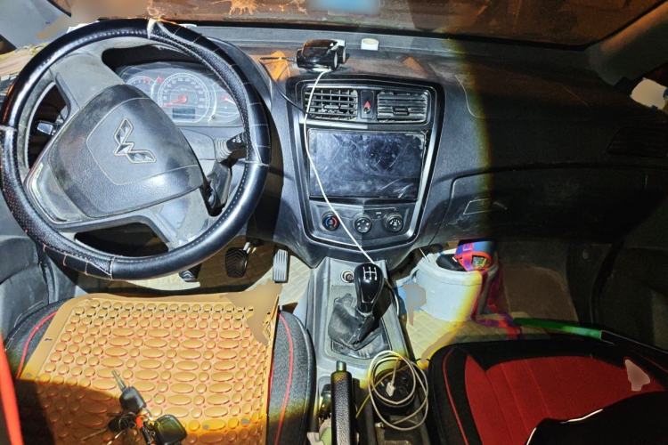 Used Wuling Zhengcheng 2015 1.5L Comfort L3C Center Console