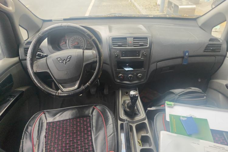 Used Wuling Zhengcheng 2015 1.5L Comfort L3C Center Console