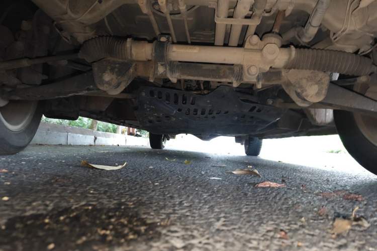 Used Wuling Zhengcheng 2015 1.8L Comfort Model LJ479QE2 Chassis Front