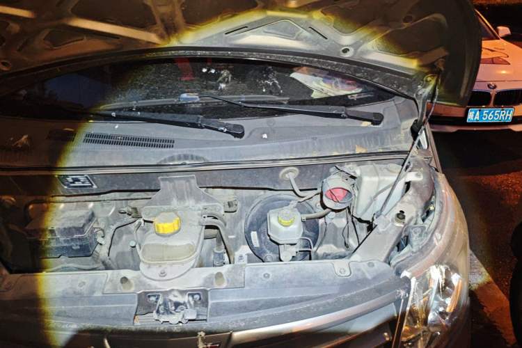 Used Wuling Zhengcheng 2015 1.5L Comfort L3C Engine Bay Left