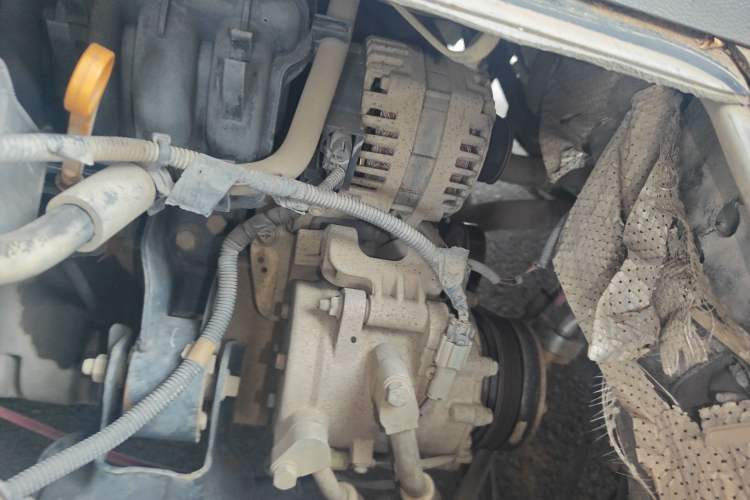 Used Wuling Zhengcheng 2015 1.5L Comfort L3C Engine Bay Left