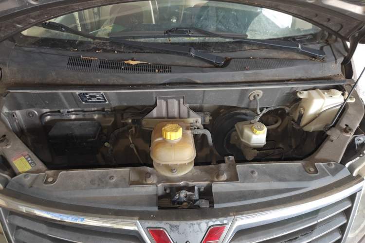Used Wuling Zhengcheng 2015 1.8L Comfort Model LJ479QE2 Engine Bay
