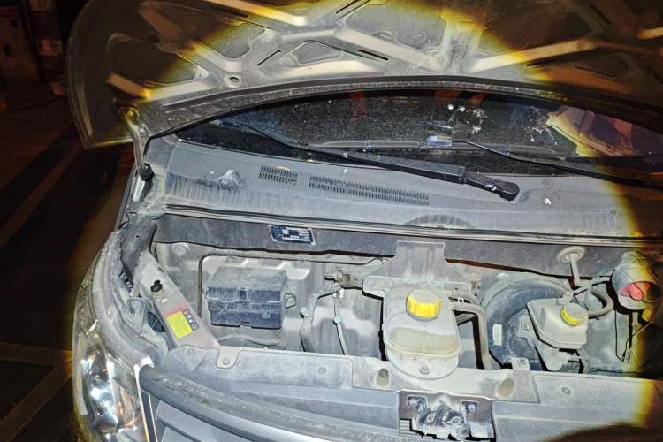 Used Wuling Zhengcheng 2015 1.5L Comfort L3C Engine Bay Right