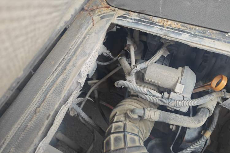 Used Wuling Zhengcheng 2015 1.5L Comfort L3C Engine Bay Right