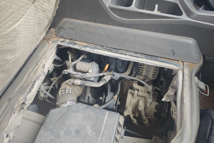 Used Wuling Zhengcheng 2015 1.5L Comfort L3C Engine Bay