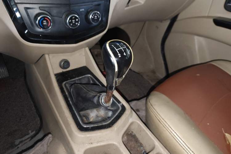 Used Wuling Zhengcheng 2015 1.8L Comfort Model LJ479QE2 Gear Lever