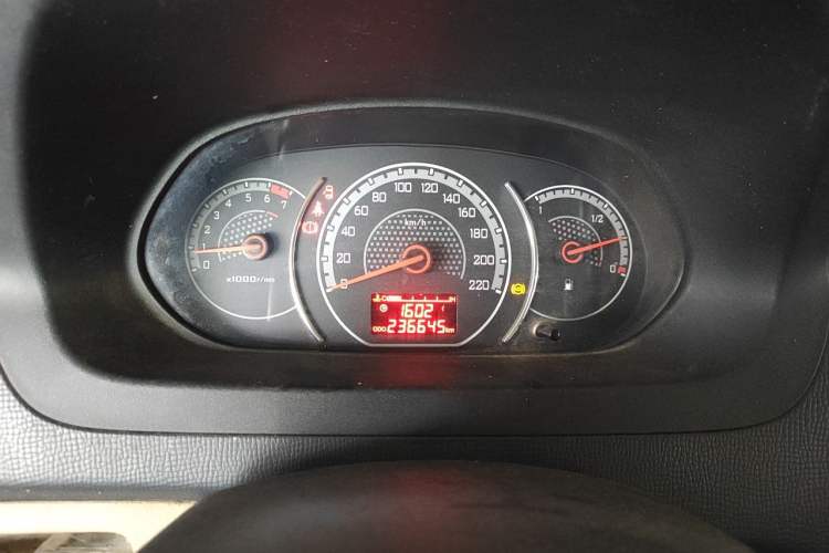 Used Wuling Zhengcheng 2015 1.8L Comfort Model LJ479QE2 Instrument Cluster