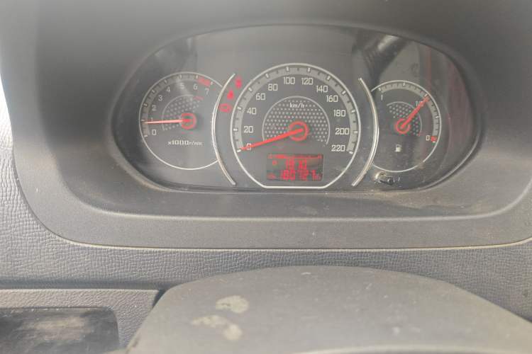 Used Wuling Zhengcheng 2015 1.5L Comfort L3C Odometer Close Up