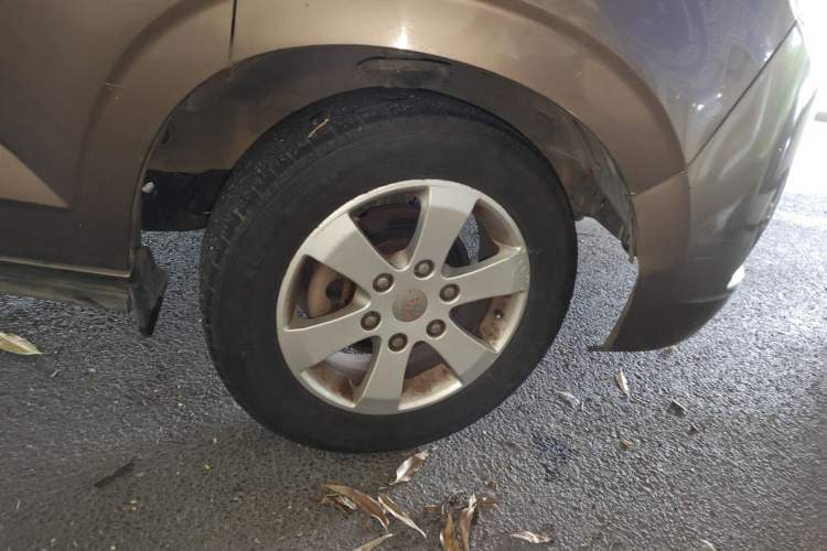 Used Wuling Zhengcheng 2015 1.8L Comfort Model LJ479QE2 Right Front Wheel Hub