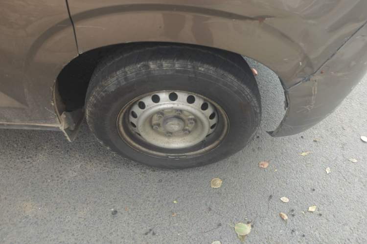 Used Wuling Zhengcheng 2015 1.5L Comfort L3C Right Front Wheel Hub