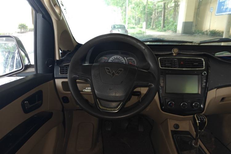 Used Wuling Zhengcheng 2015 1.8L Comfort Model LJ479QE2 Steering Wheel